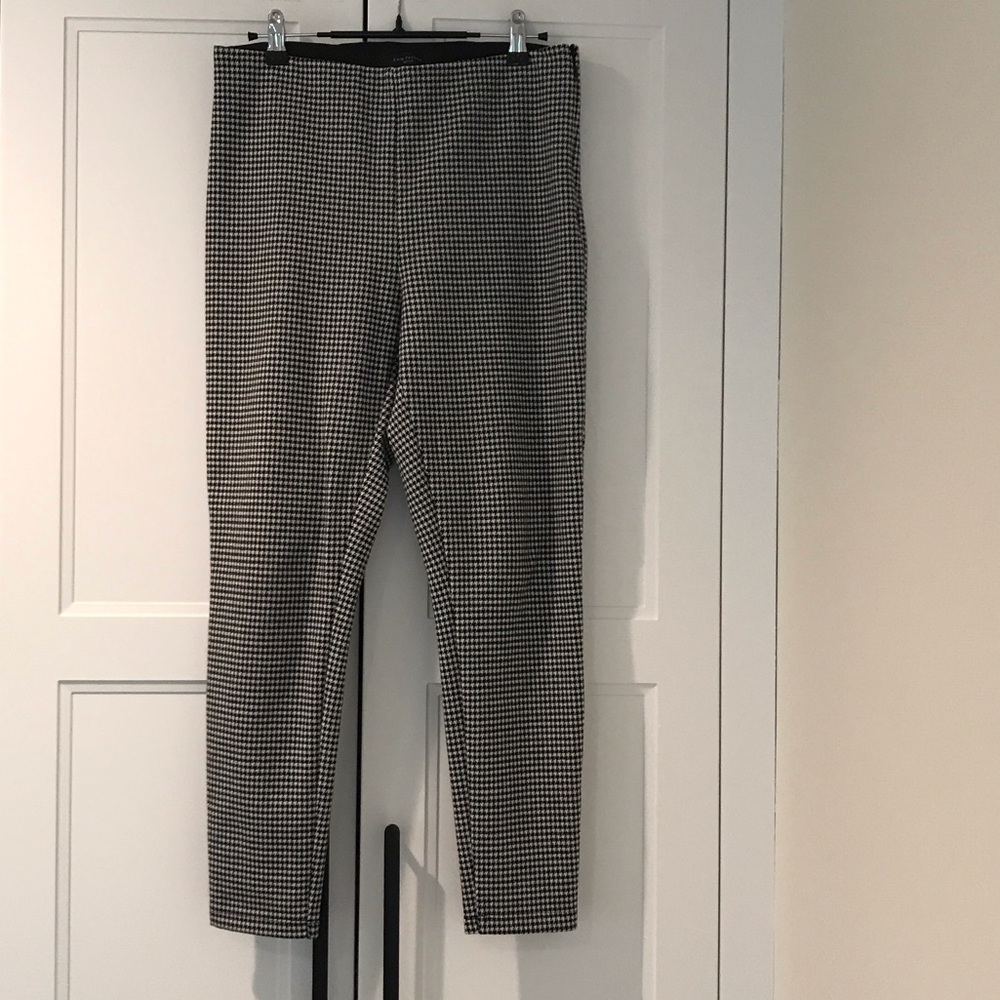 Ann Taylor Black and White Houndstooth Leggings